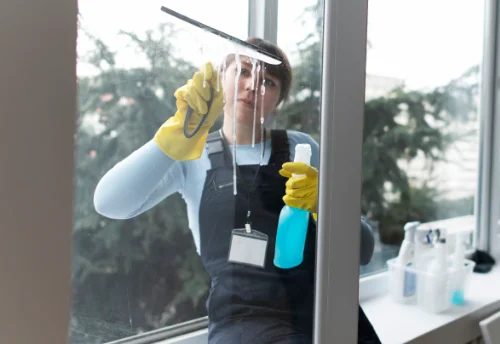 Nettoyage de vitres intérieures et extérieures à Aurouër